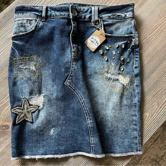 Guess Denim Blue Embellished Distressed Jean Mini Skirt Size 29 - Picture 12 of 12